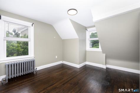 8 Georgiana Street New London CT 06320
