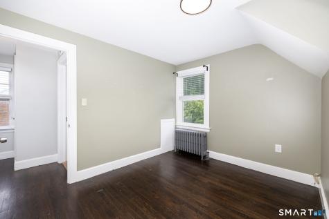 8 Georgiana Street New London CT 06320