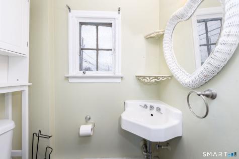 8 Georgiana Street New London CT 06320