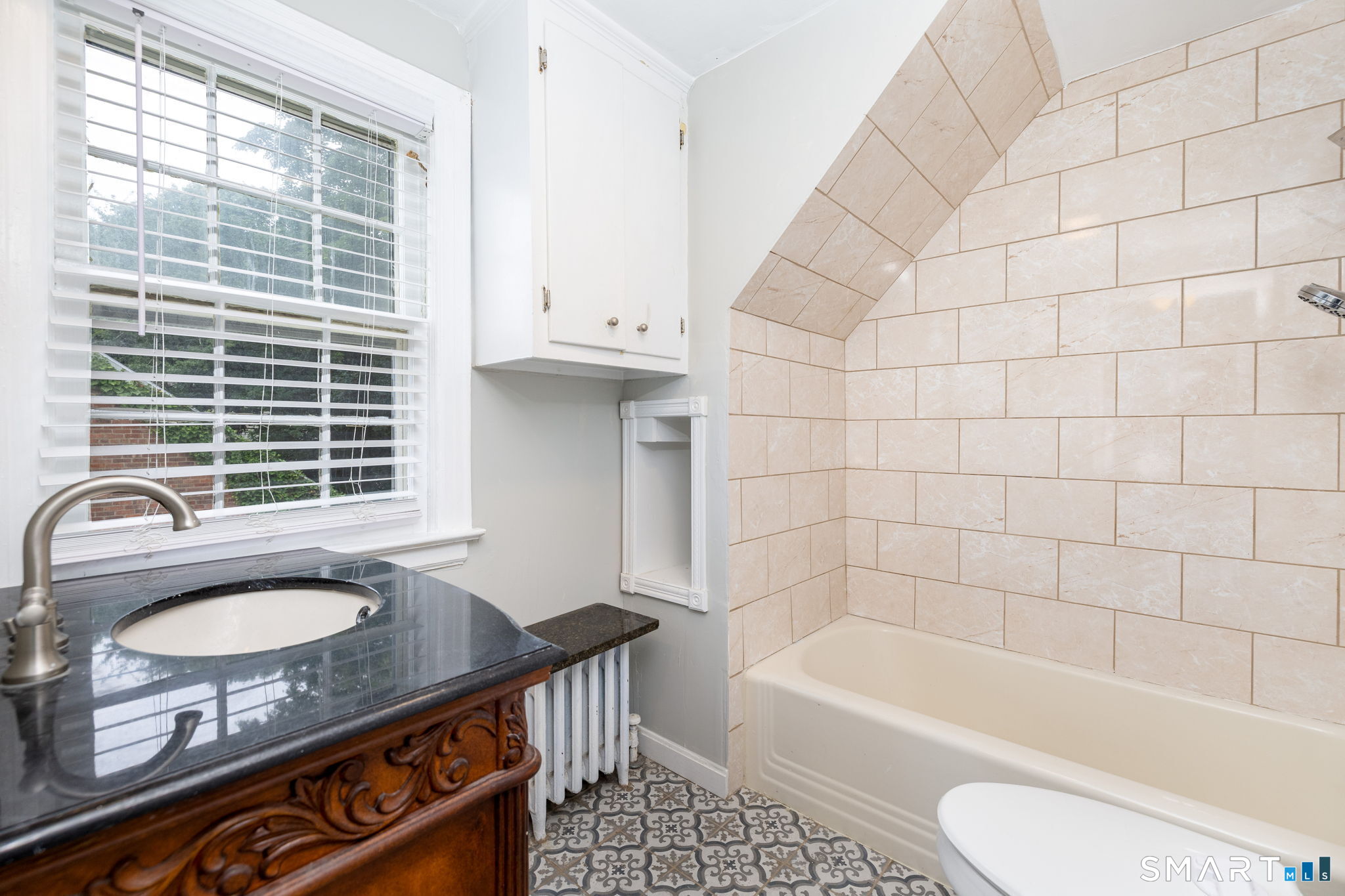 8 Georgiana Street New London CT 06320