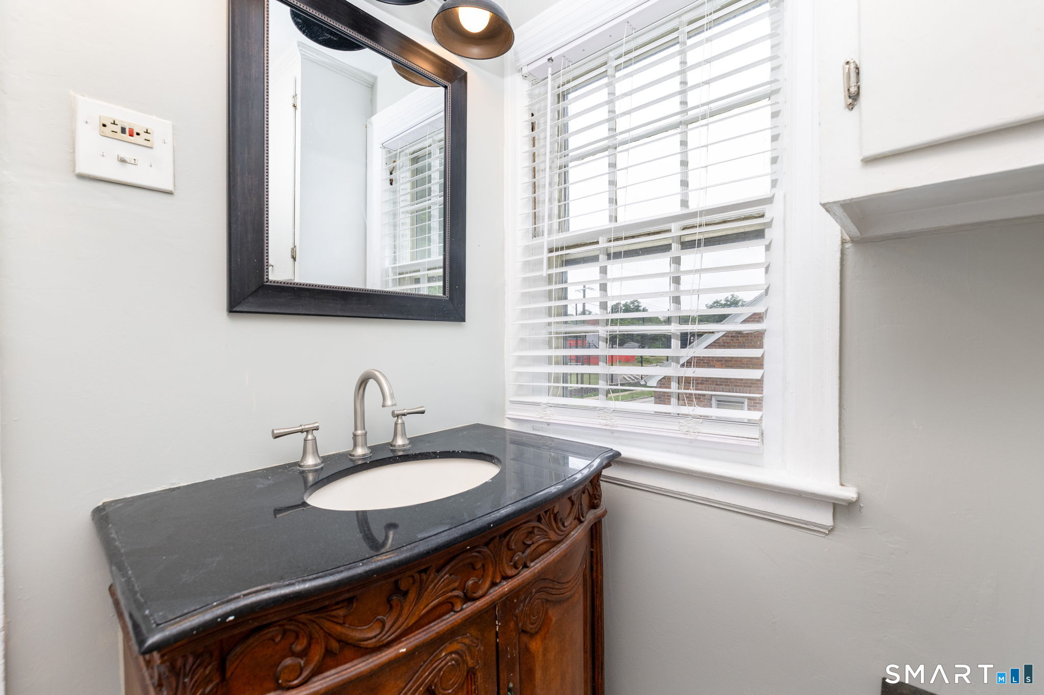 8 Georgiana Street New London CT 06320