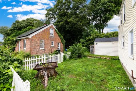 8 Georgiana Street New London CT 06320