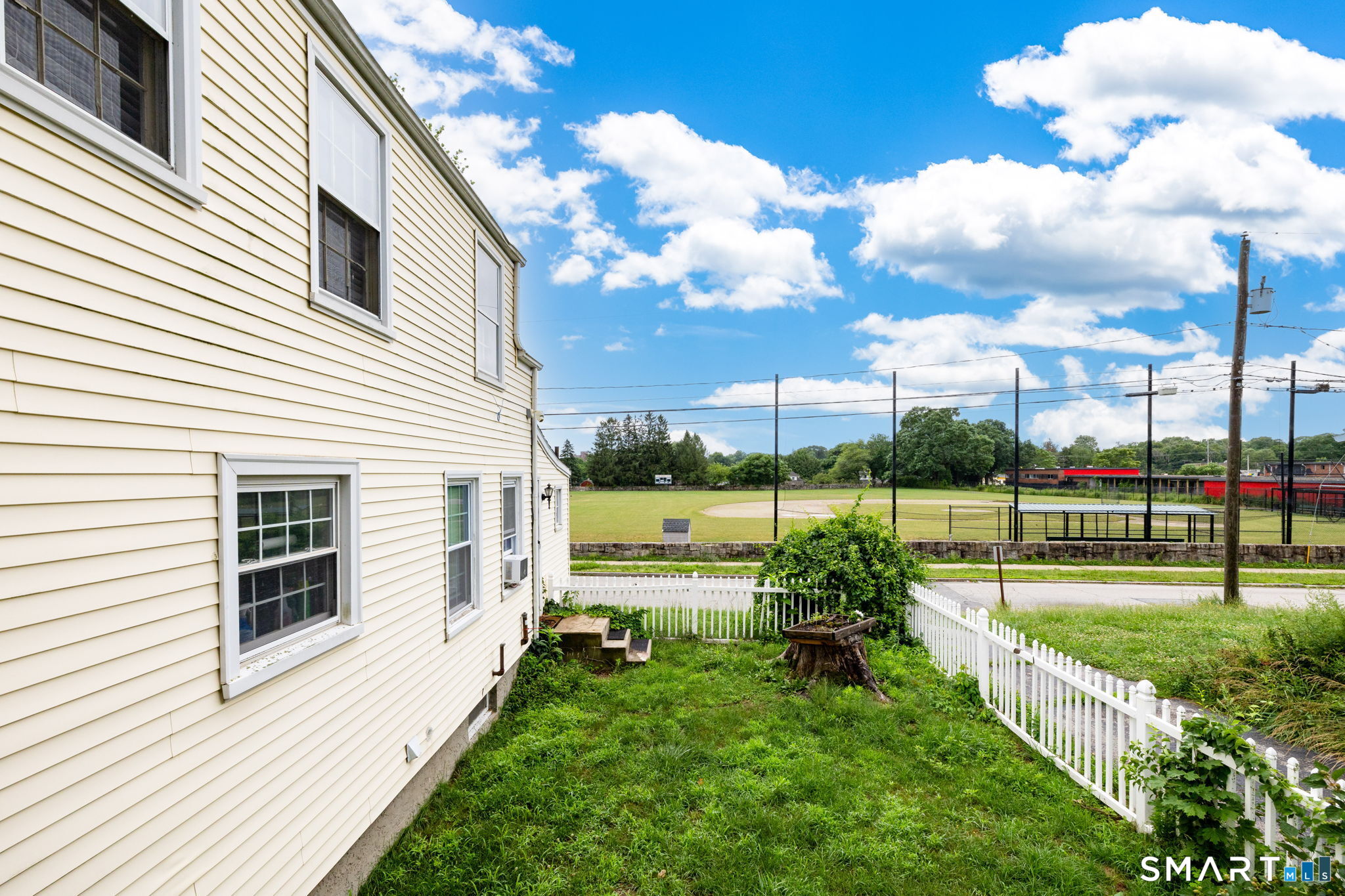 8 Georgiana Street New London CT 06320