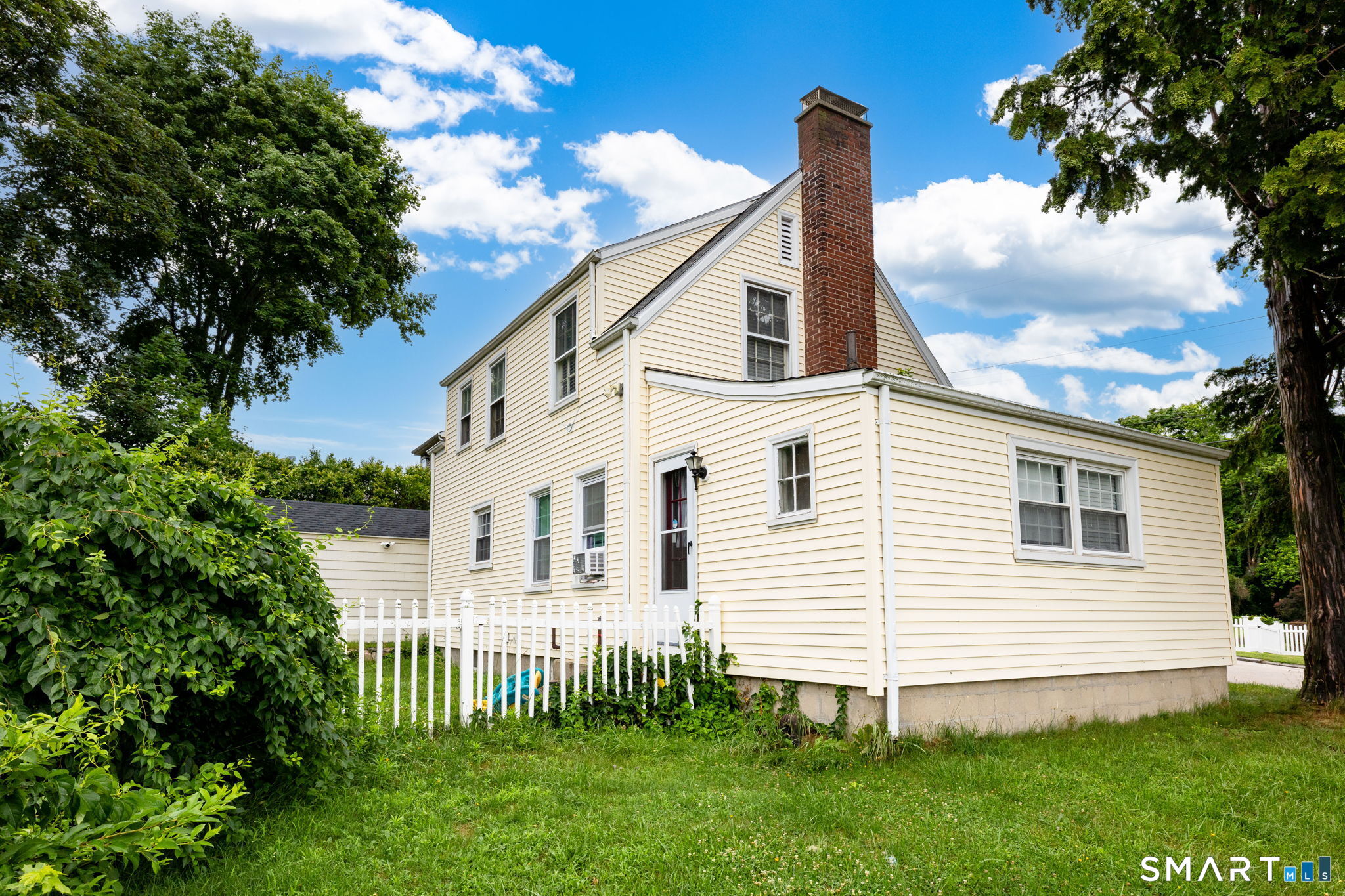 8 Georgiana Street New London CT 06320