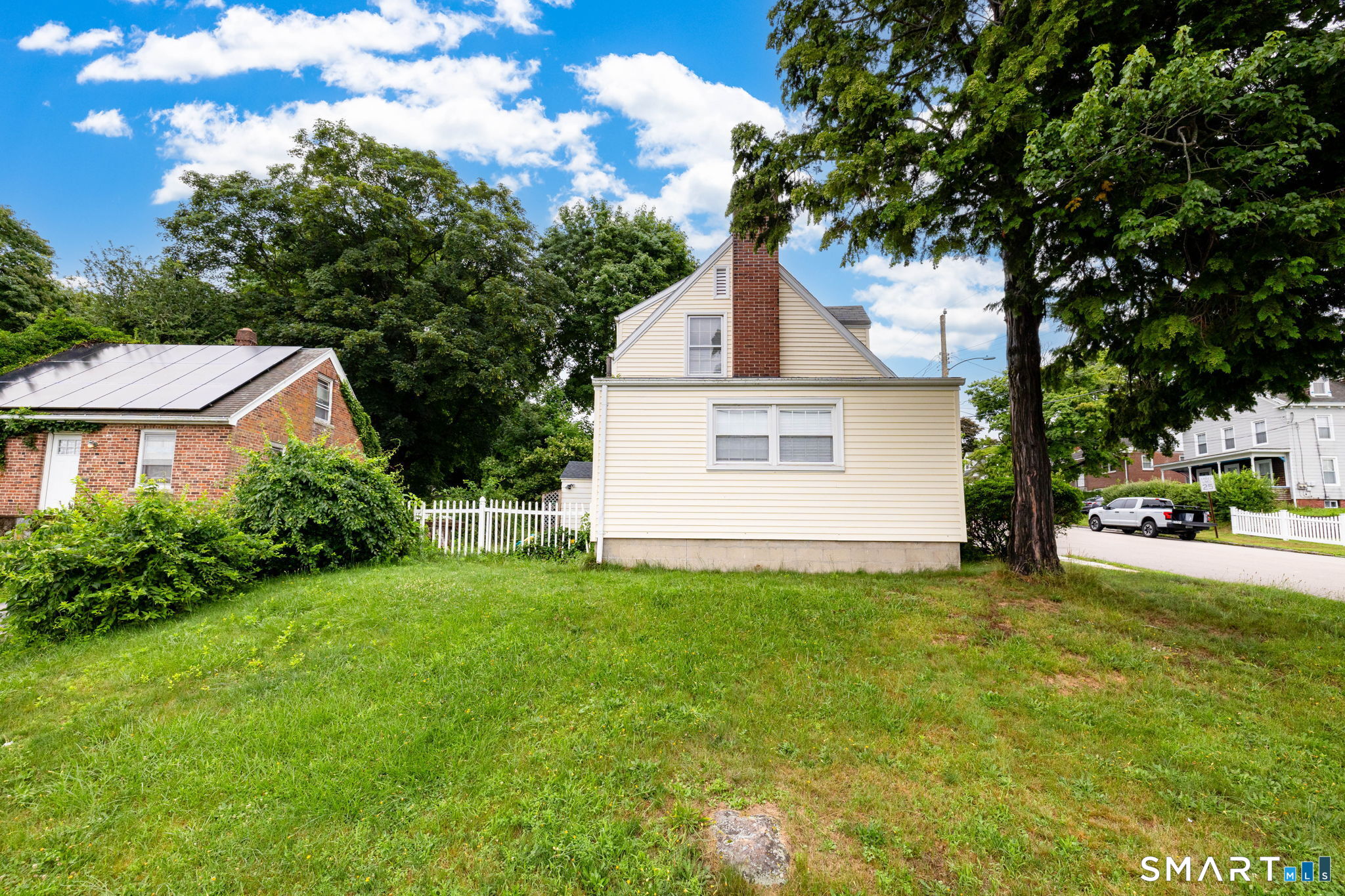 8 Georgiana Street New London CT 06320