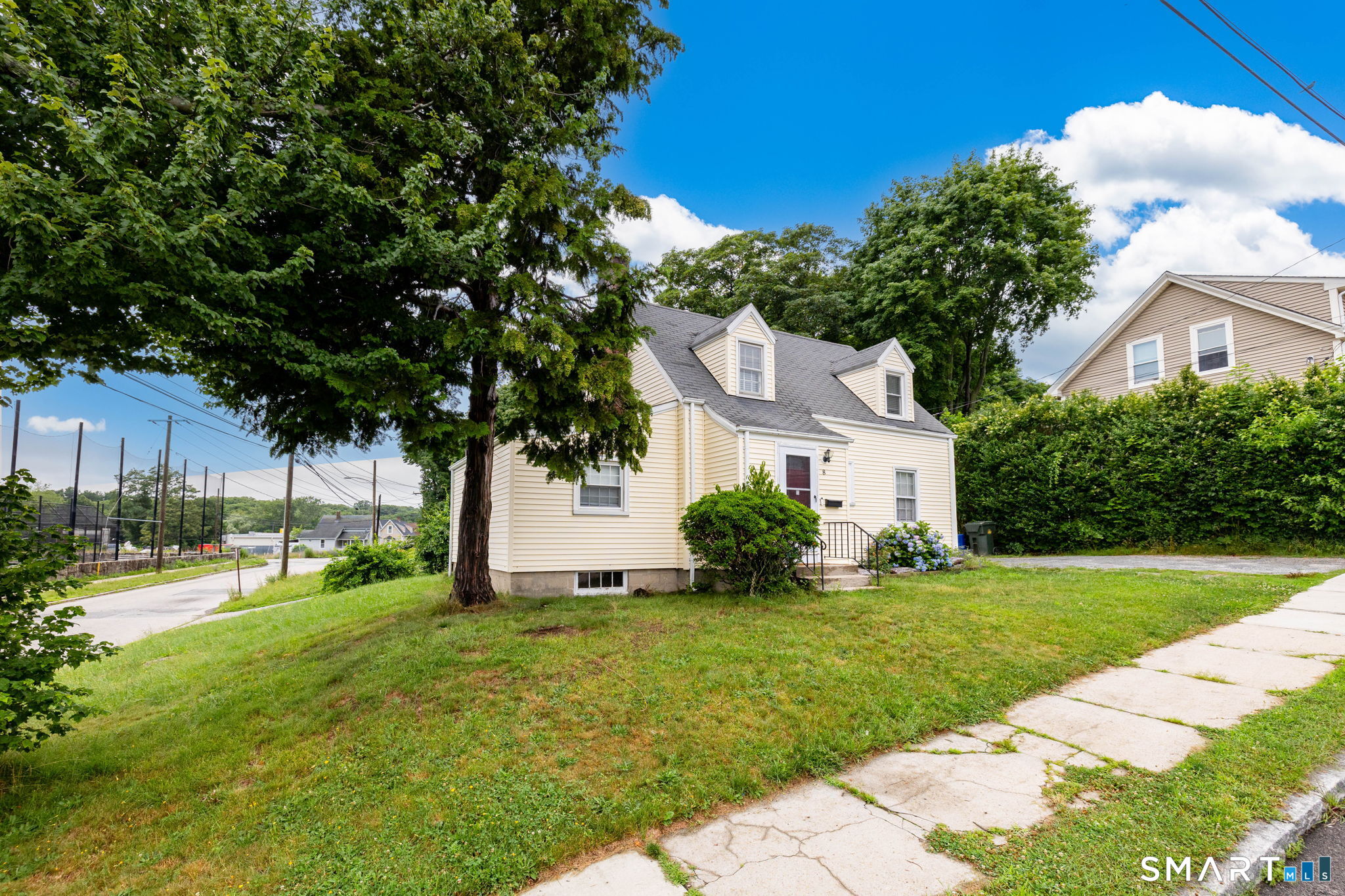 8 Georgiana Street New London CT 06320