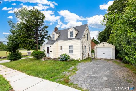 8 Georgiana Street New London CT 06320