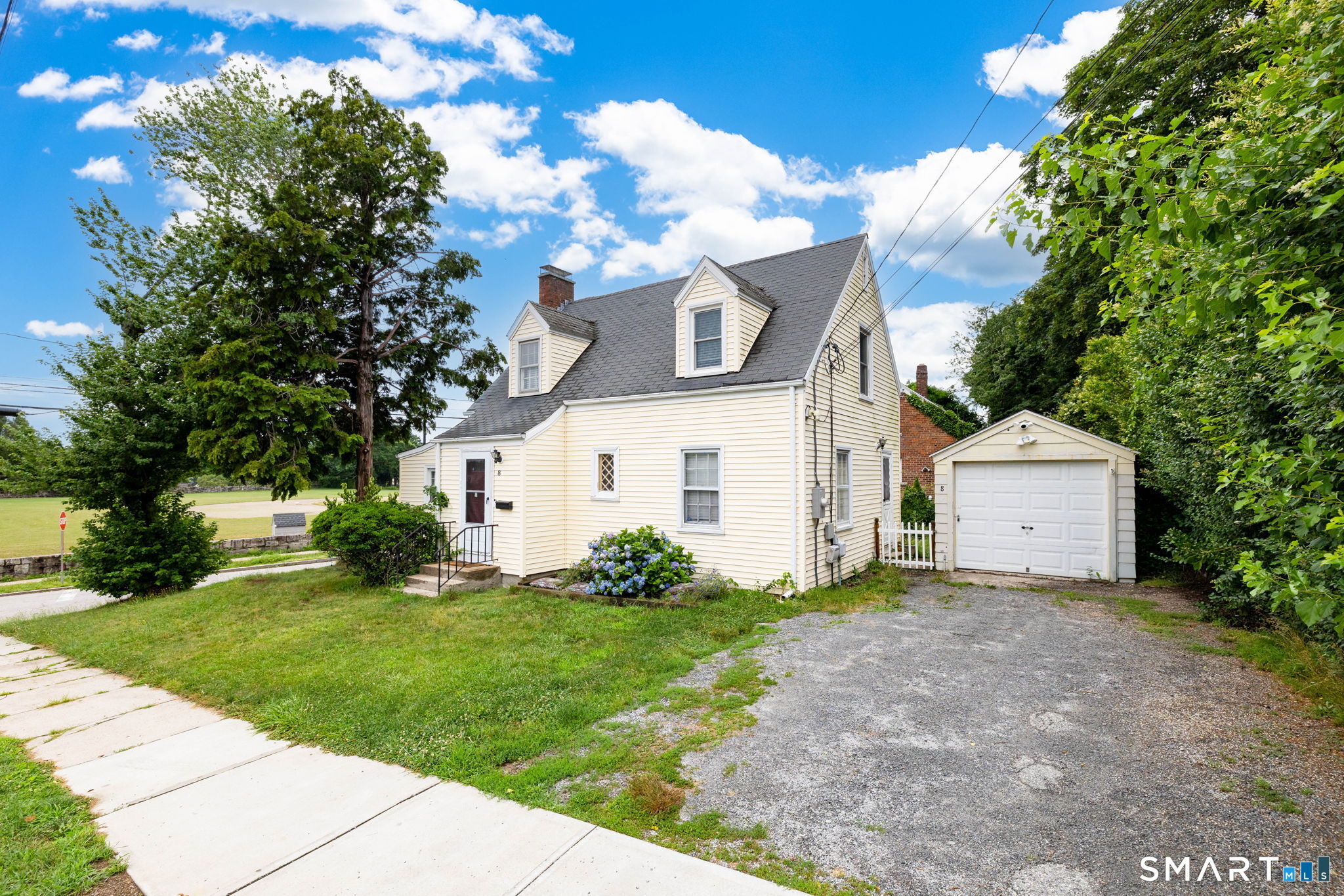 8 Georgiana Street New London CT 06320