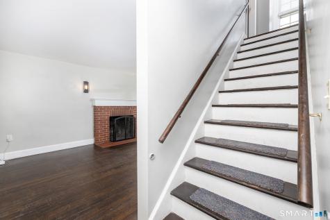 8 Georgiana Street New London CT 06320