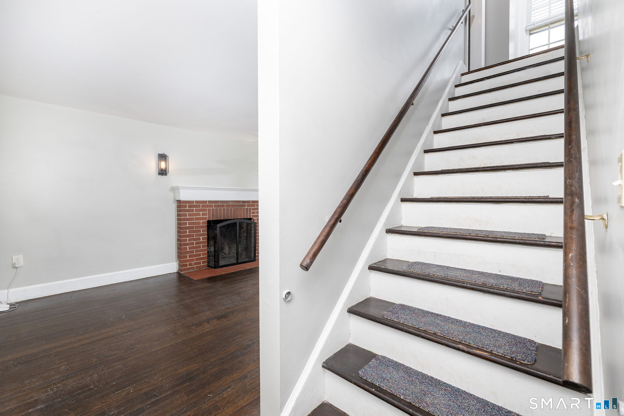 8 Georgiana Street New London CT 06320