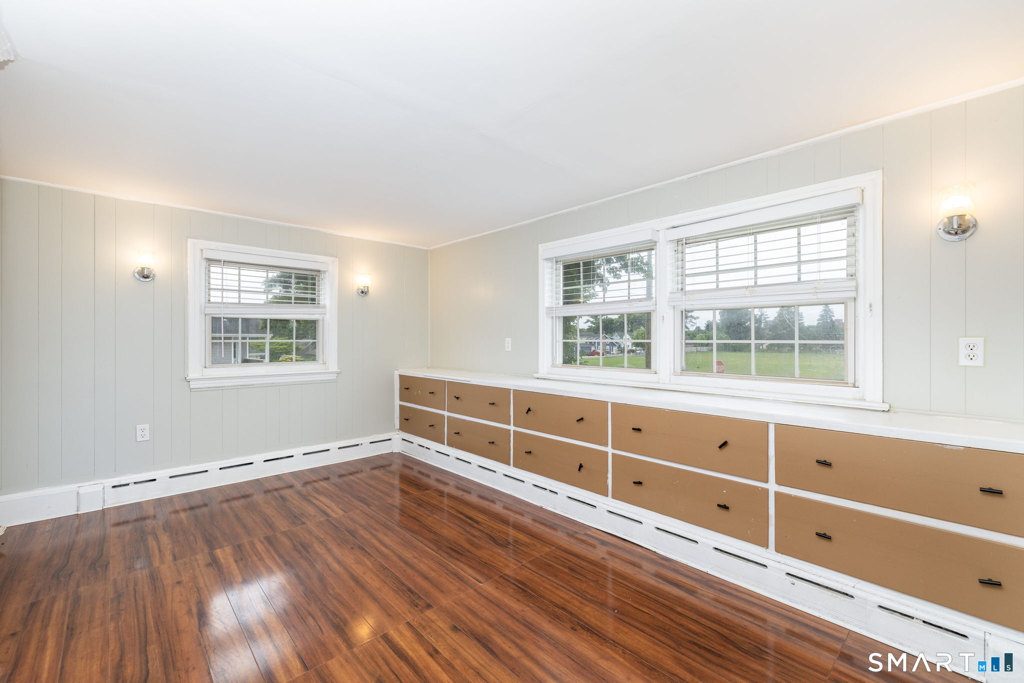 8 Georgiana Street New London CT 06320