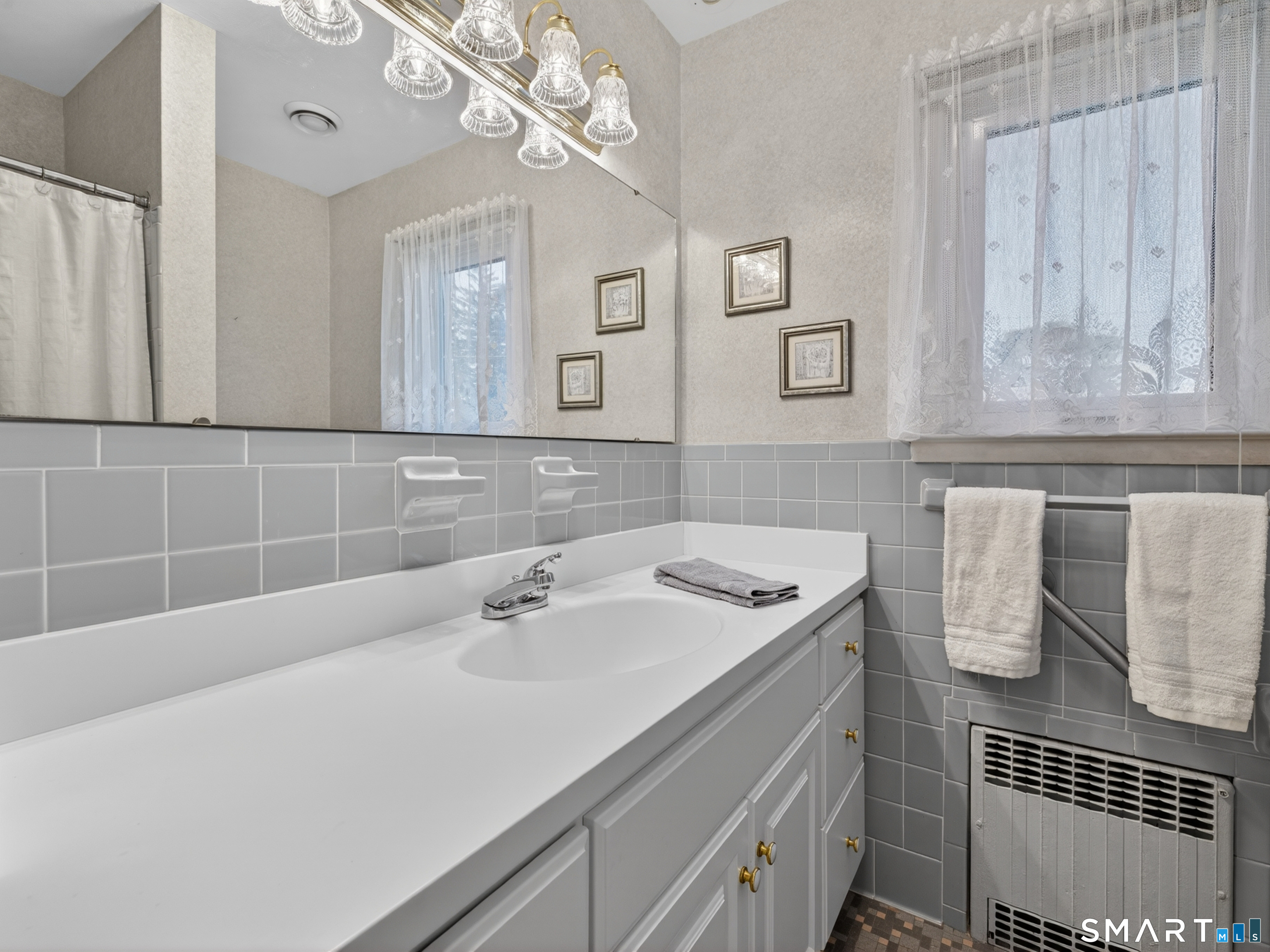 42 Aitchison Drive New London CT 06320
