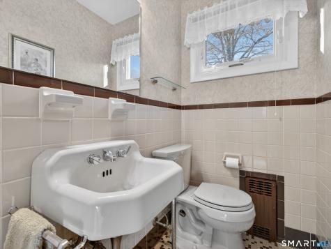 42 Aitchison Drive New London CT 06320