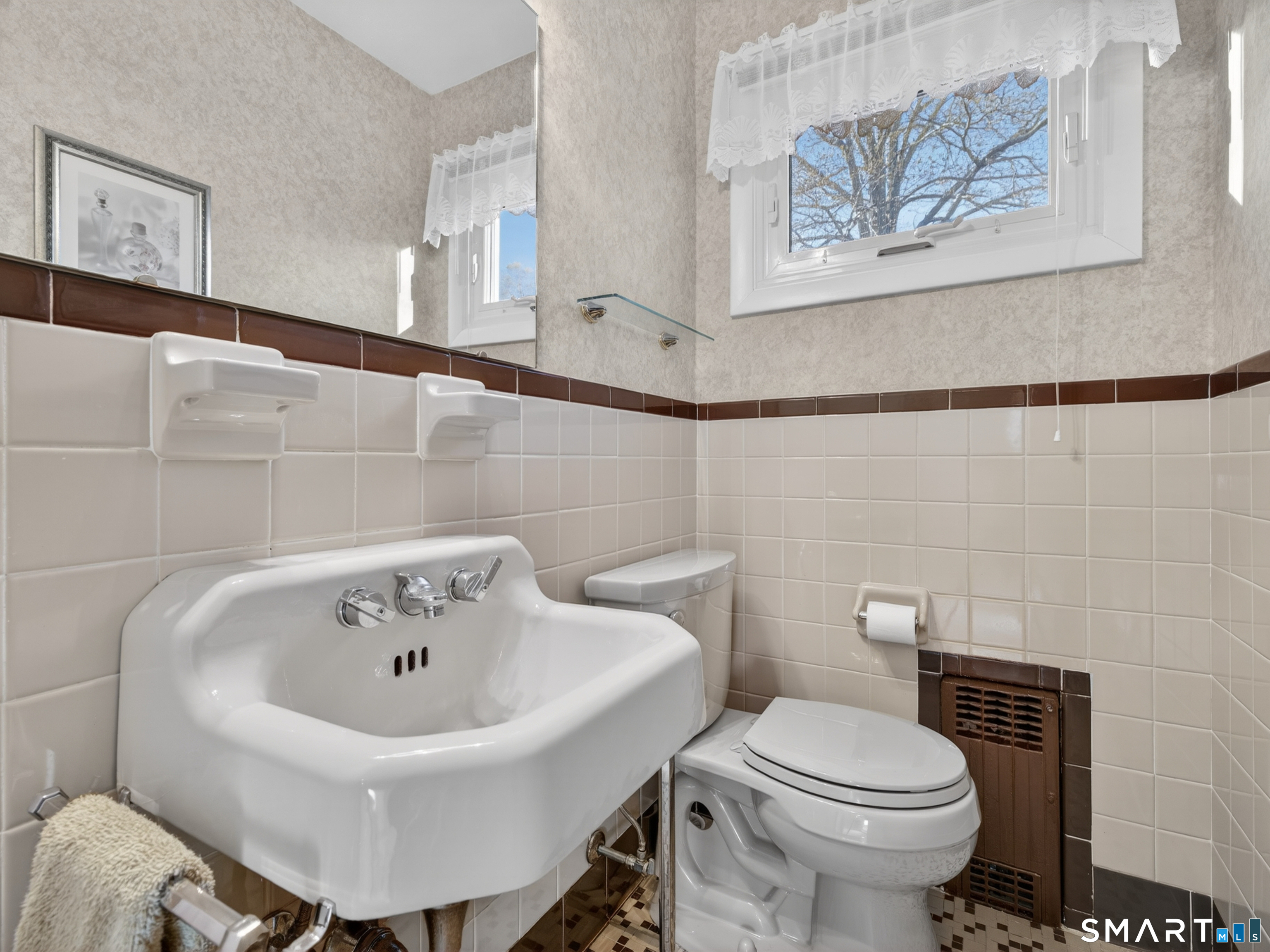 42 Aitchison Drive New London CT 06320