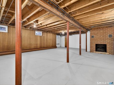 42 Aitchison Drive New London CT 06320