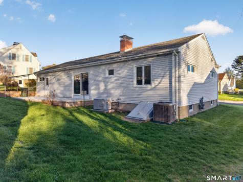 42 Aitchison Drive New London CT 06320