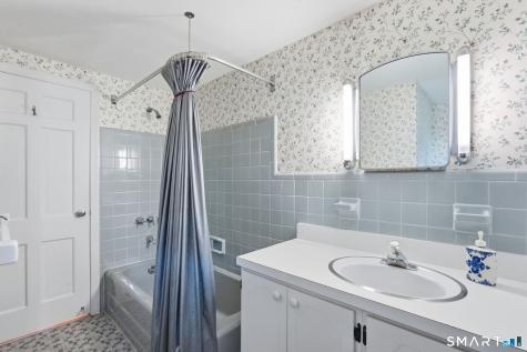 53 Woodridge Circle West Hartford CT 06107