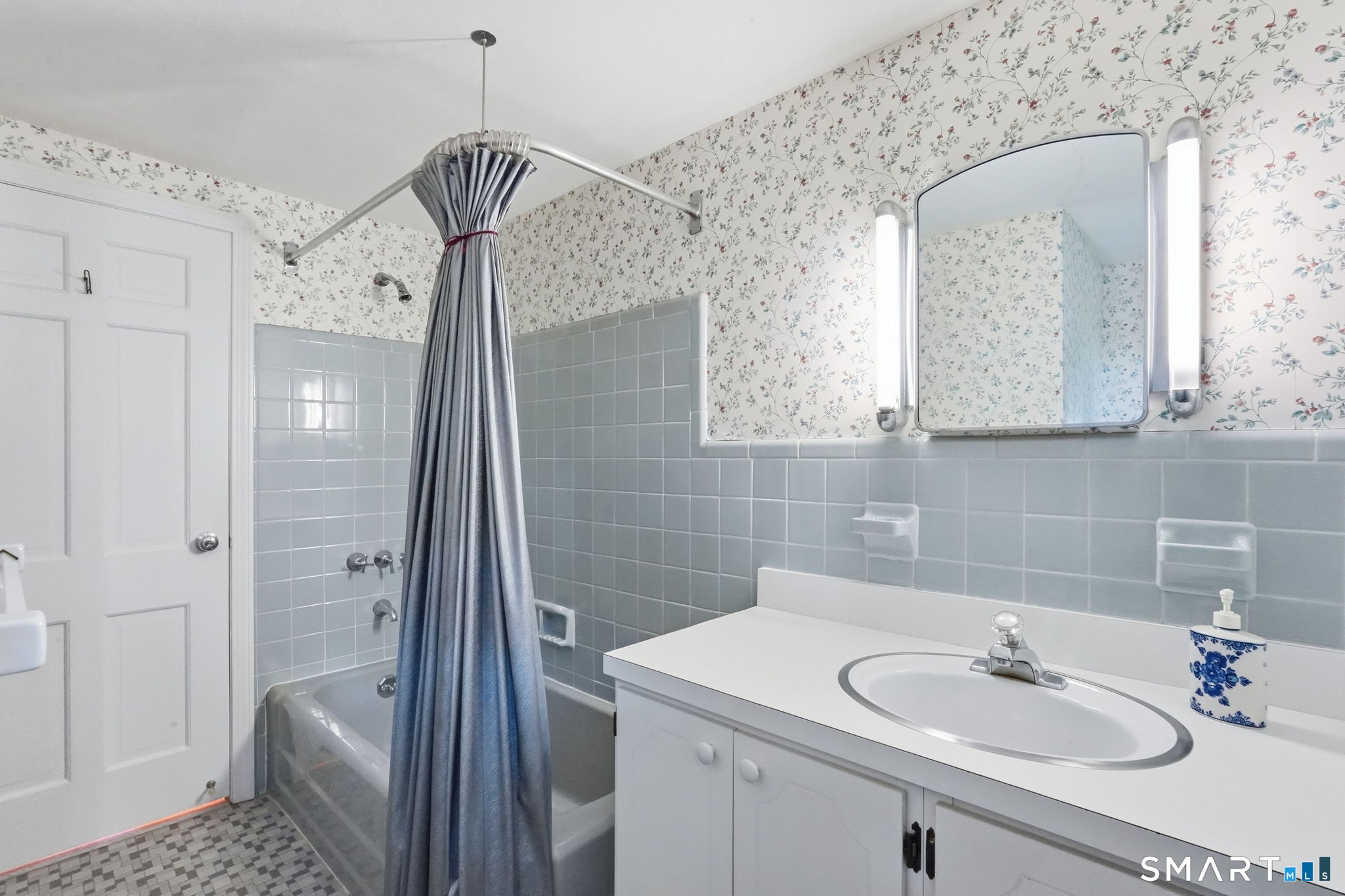 53 Woodridge Circle West Hartford CT 06107