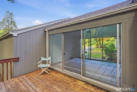 53 Woodridge Circle West Hartford CT 06107