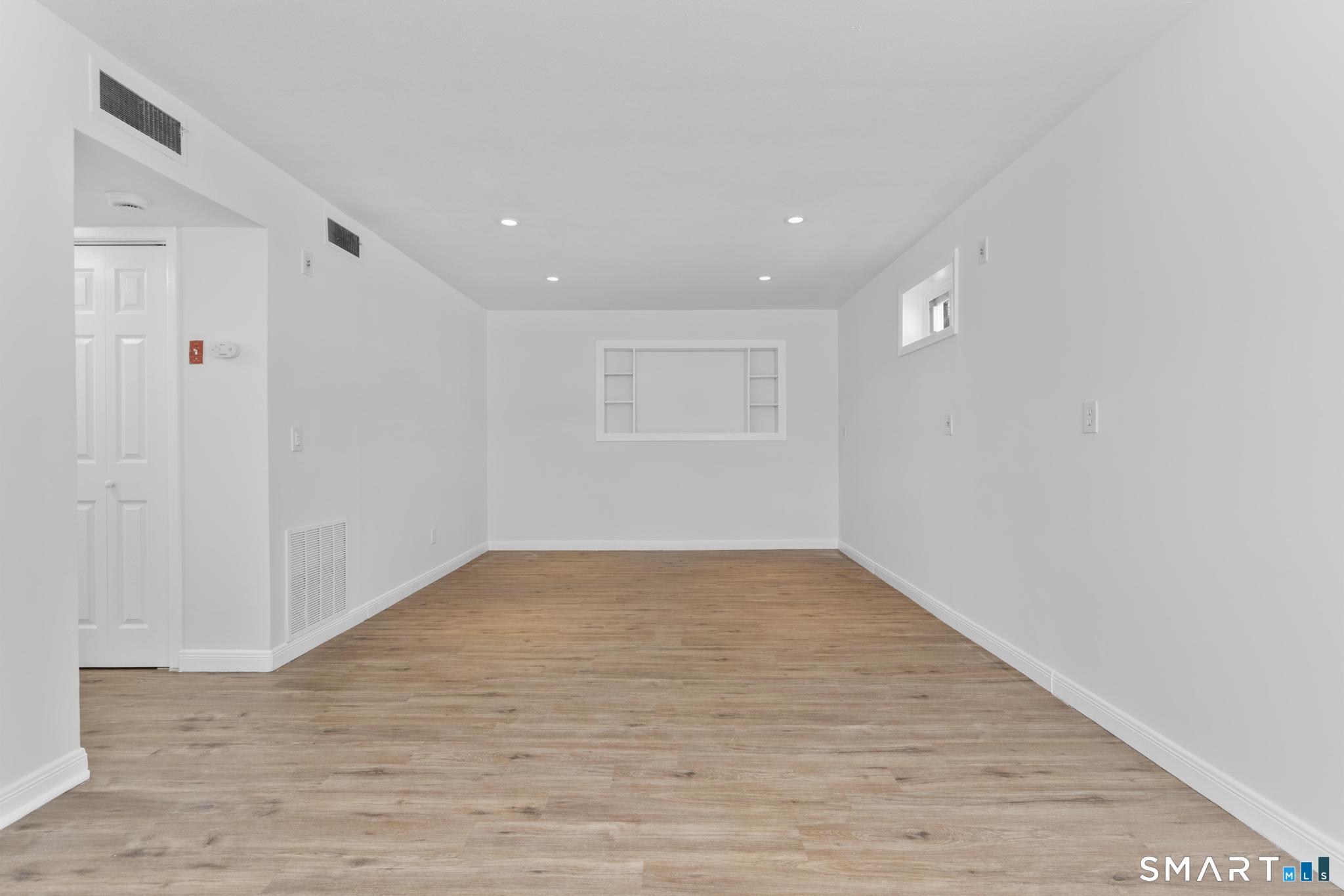 12 Garden Court Groton CT 06355