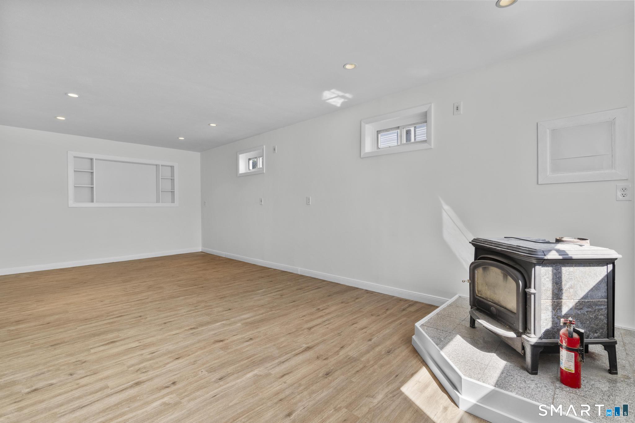 12 Garden Court Groton CT 06355