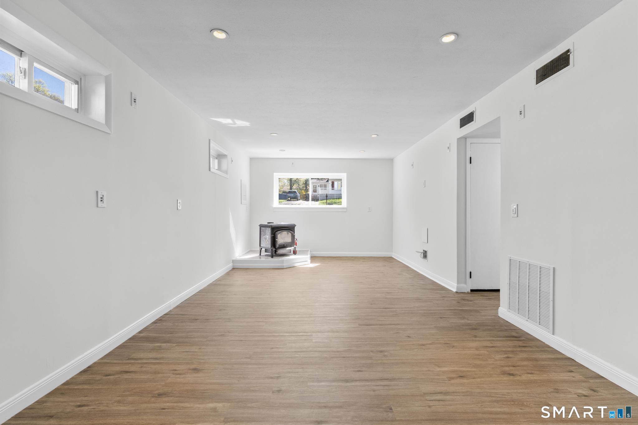 12 Garden Court Groton CT 06355