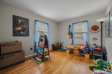 32 Greenbriar Lane Newtown CT 06470