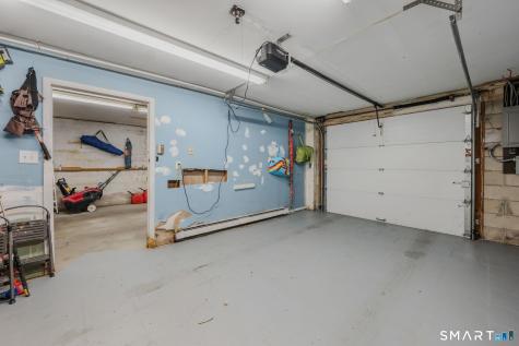 32 Greenbriar Lane Newtown CT 06470