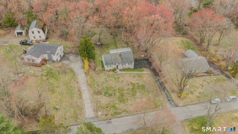 32 Greenbriar Lane Newtown CT 06470