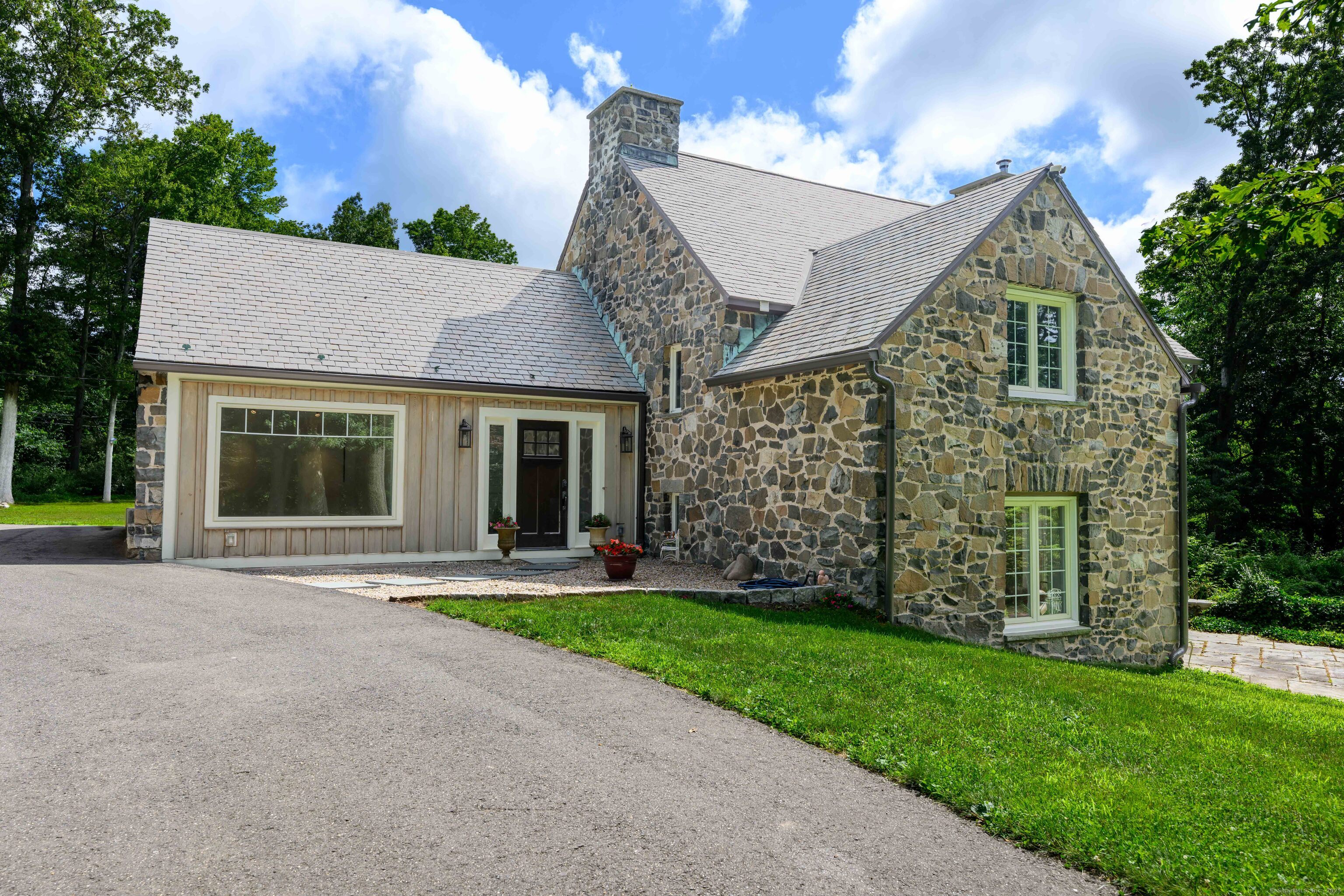 12 Woods Road Bethany CT 06524