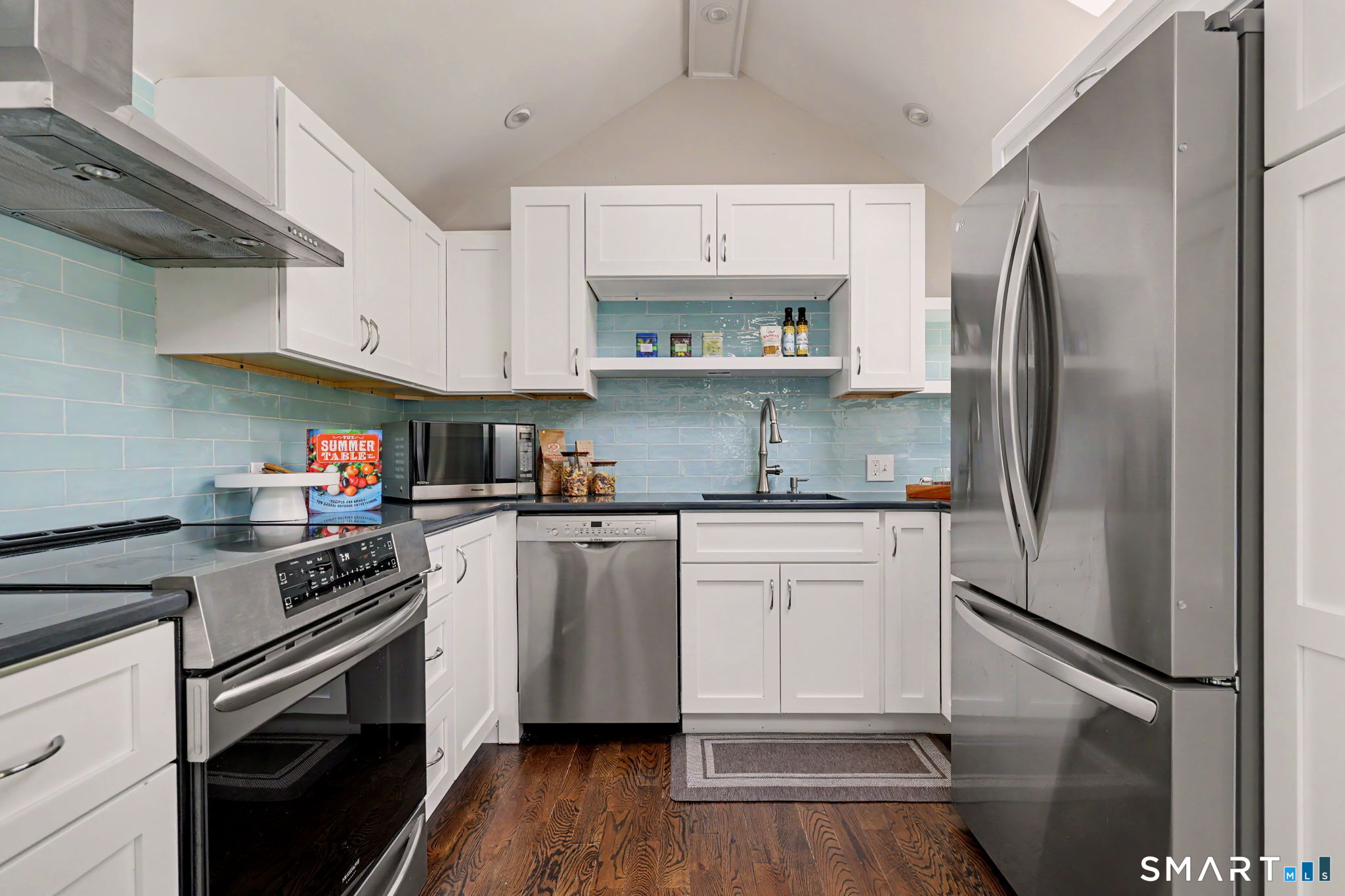 815 Valley Road New Canaan CT 06840