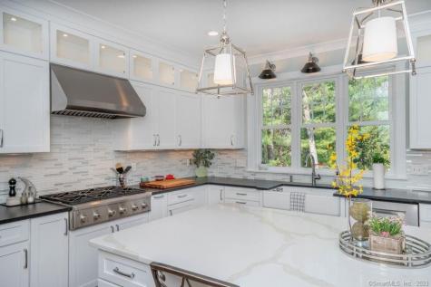 7 Old Farm Drive West Hartford CT 06107