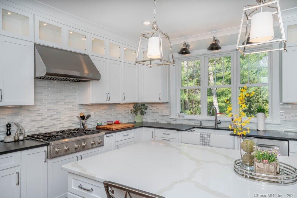 7 Old Farm Drive West Hartford CT 06107