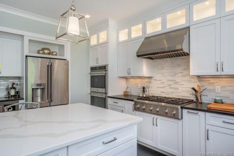 7 Old Farm Drive West Hartford CT 06107