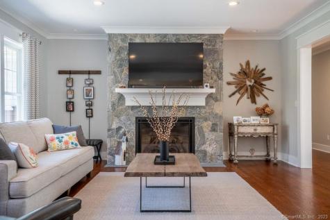 7 Old Farm Drive West Hartford CT 06107