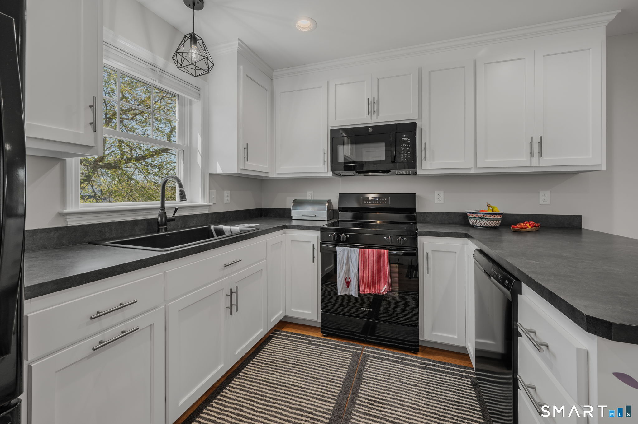 12 Sander Street New London CT 06320