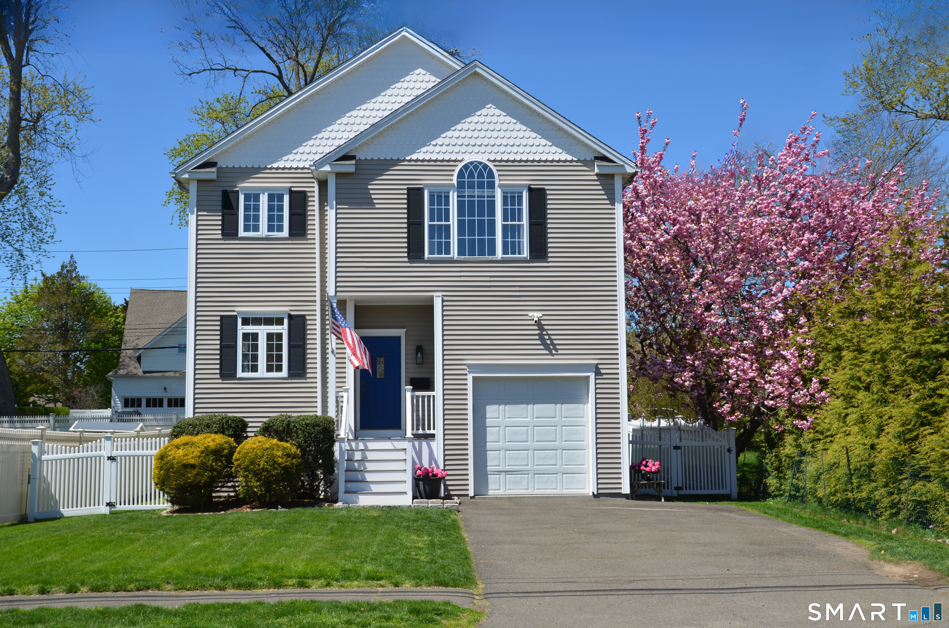 896 Riverside Drive Fairfield CT 06824