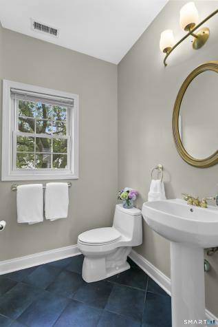 896 Riverside Drive Fairfield CT 06824
