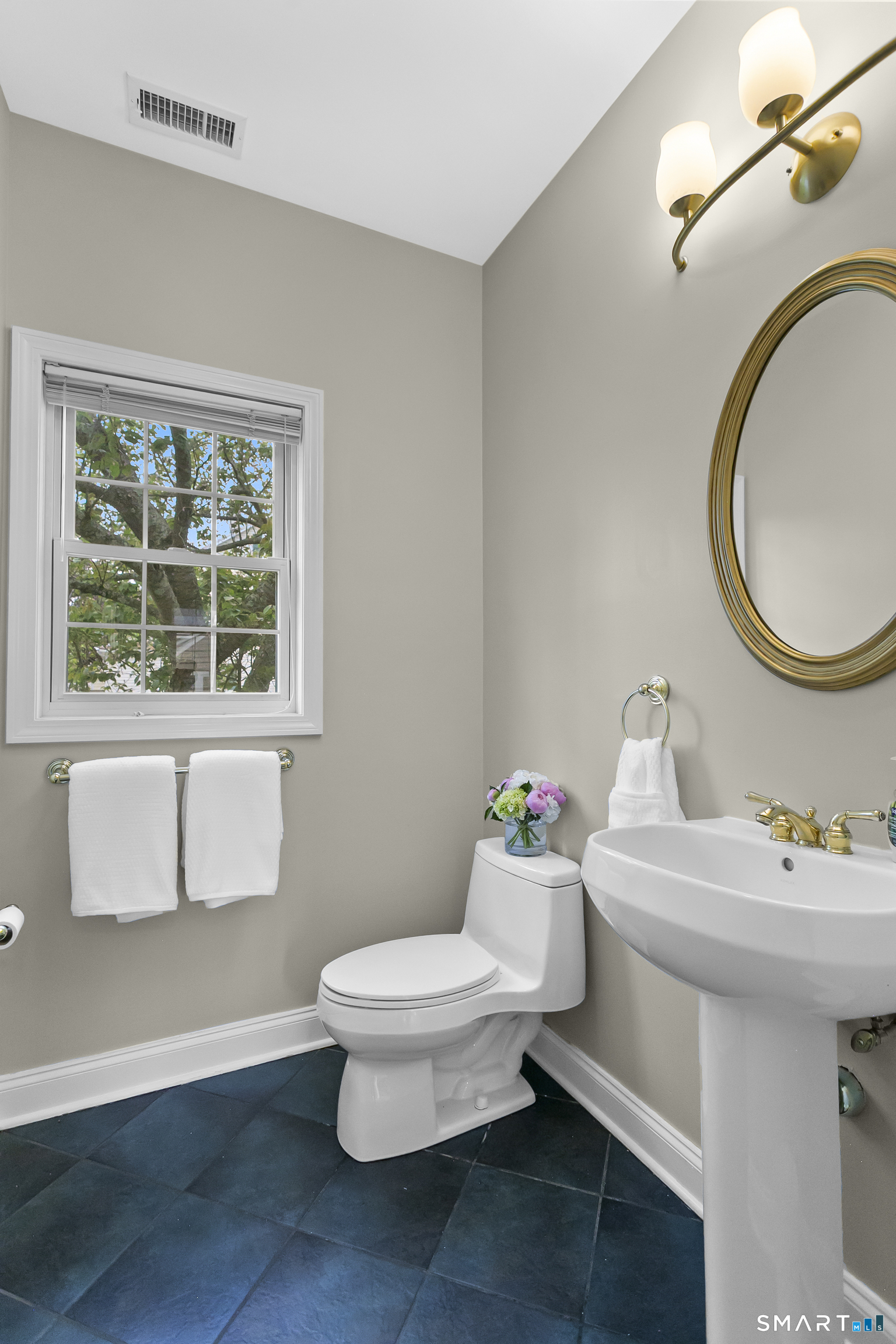 896 Riverside Drive Fairfield CT 06824