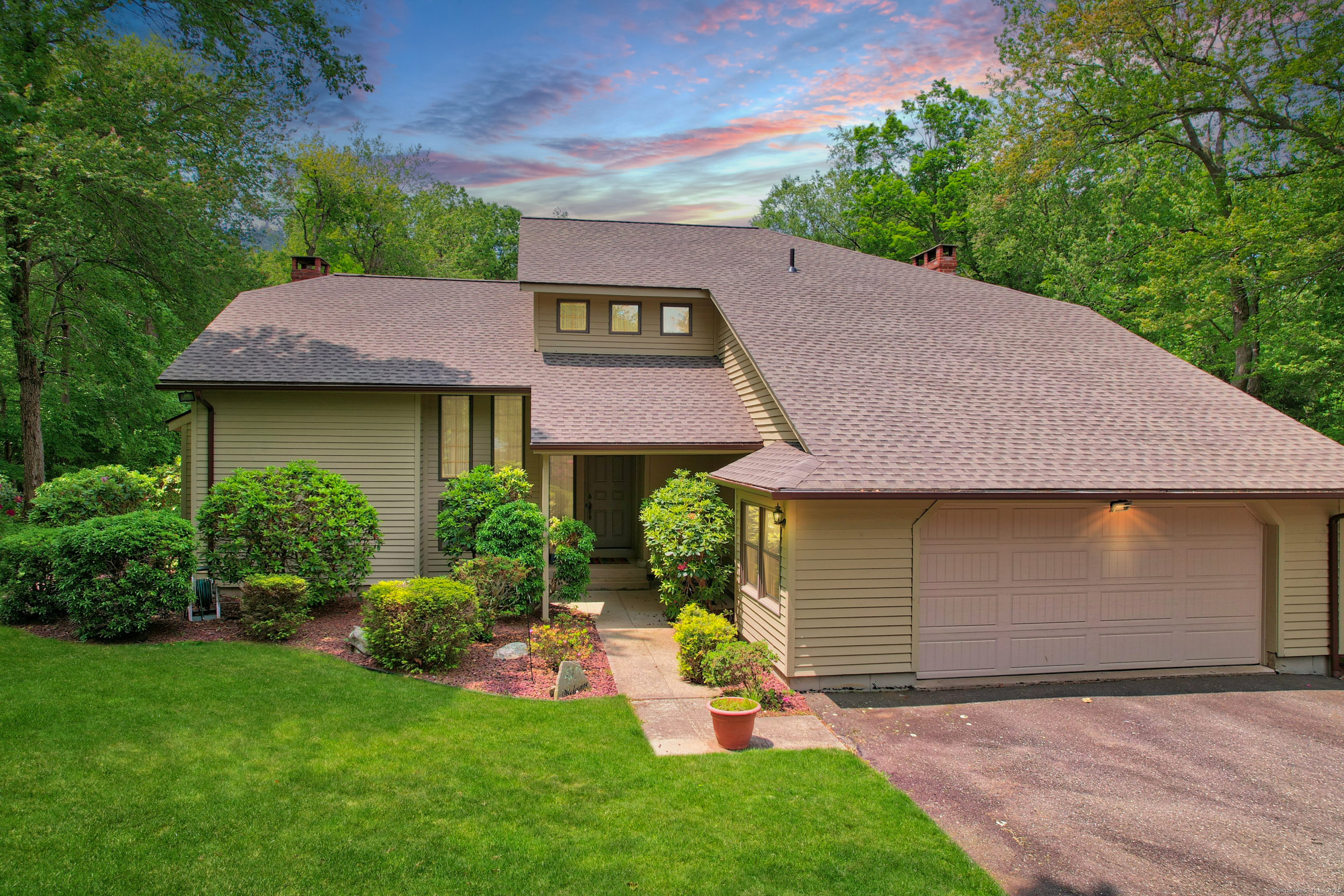 9 Woodland Terrace Prospect CT 06712