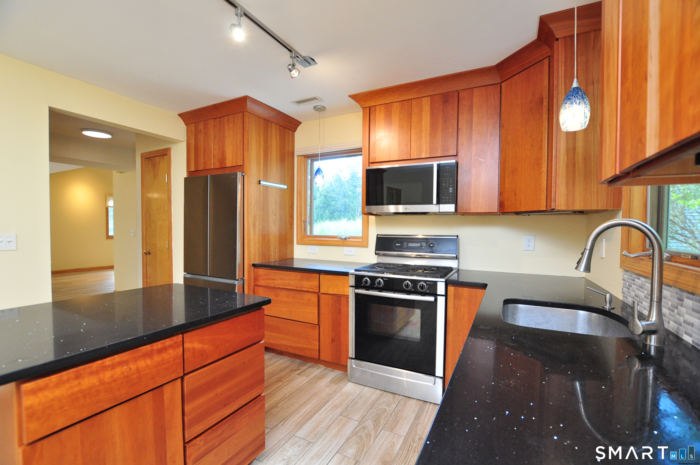 6 Tamarack Lane Simsbury CT 06070