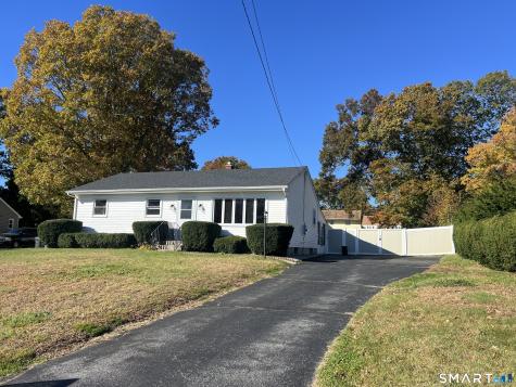 7 Illinois Court Montville CT 06370