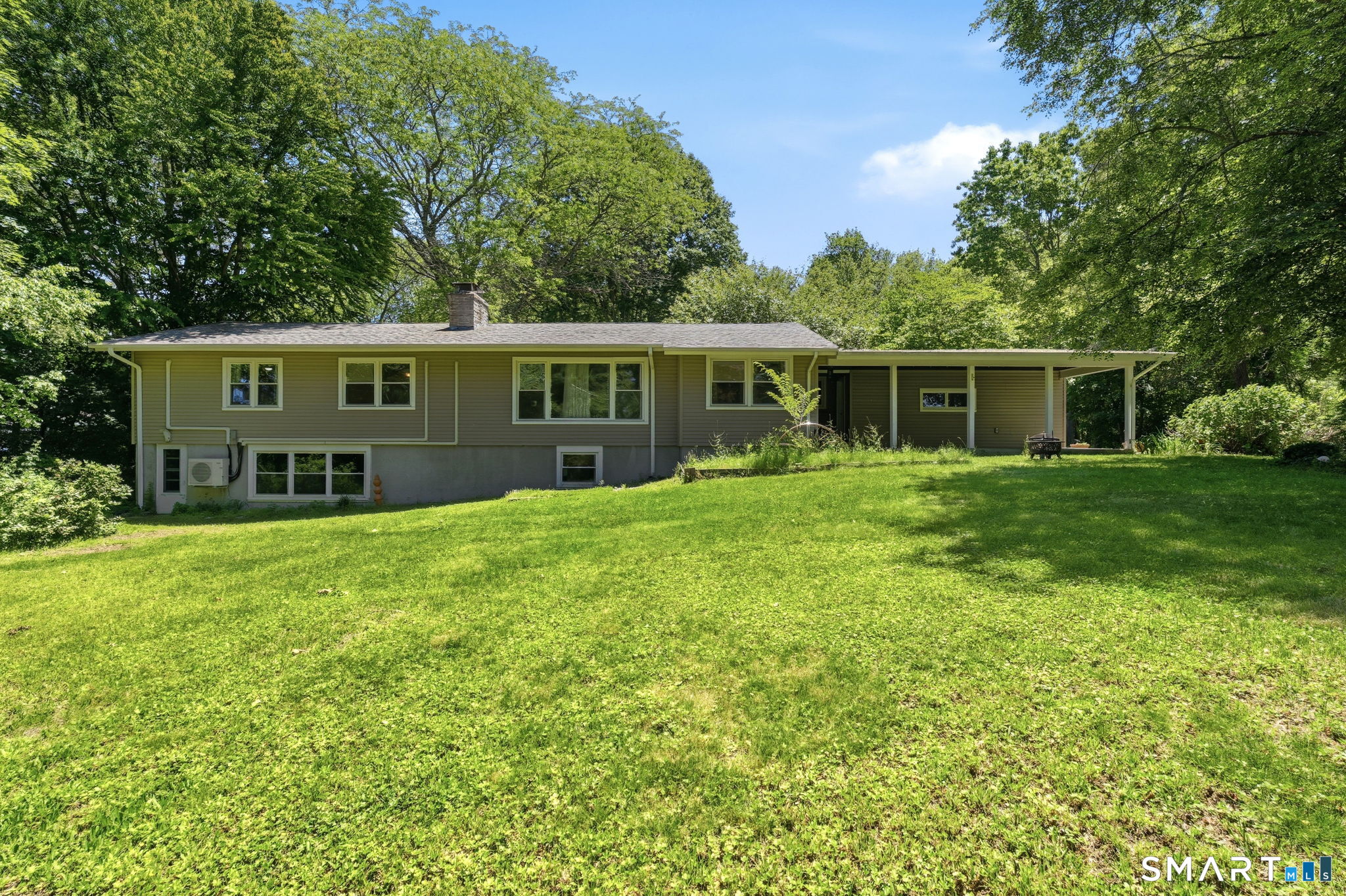 35 Woodridge Circle Ledyard CT 06335