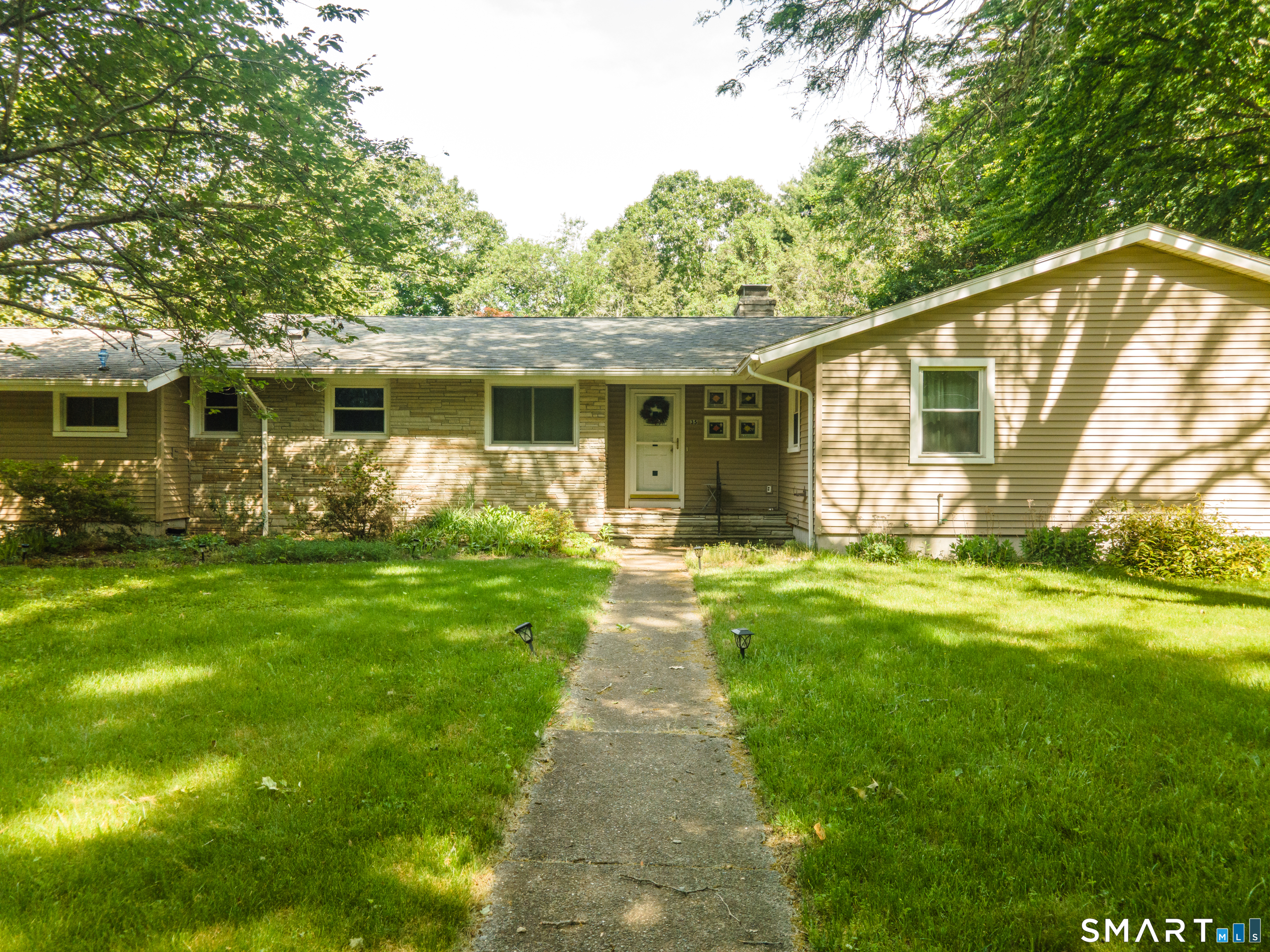 35 Woodridge Circle Ledyard CT 06335