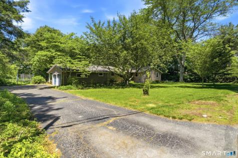 35 Woodridge Circle Ledyard CT 06335