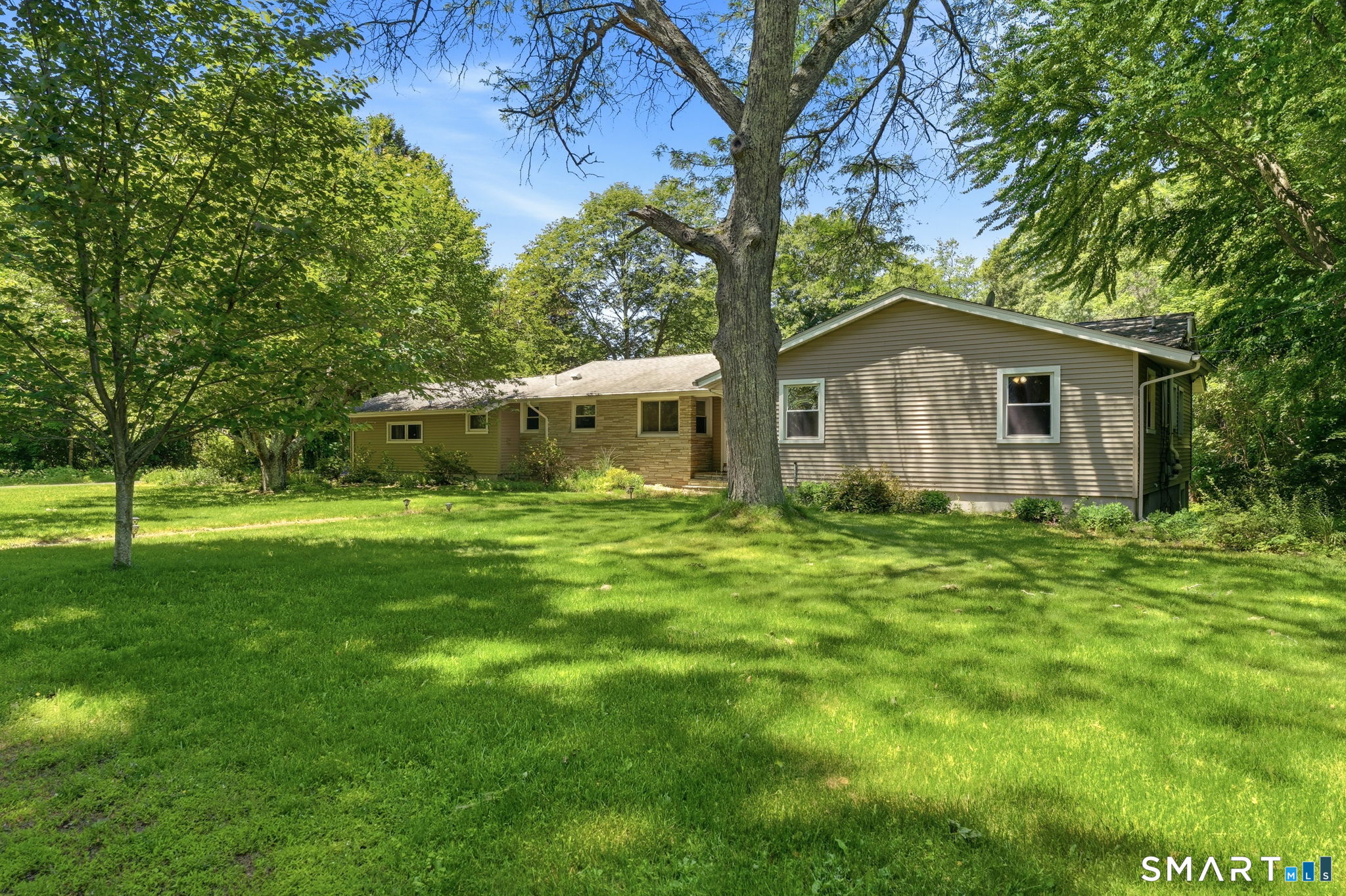 35 Woodridge Circle Ledyard CT 06335