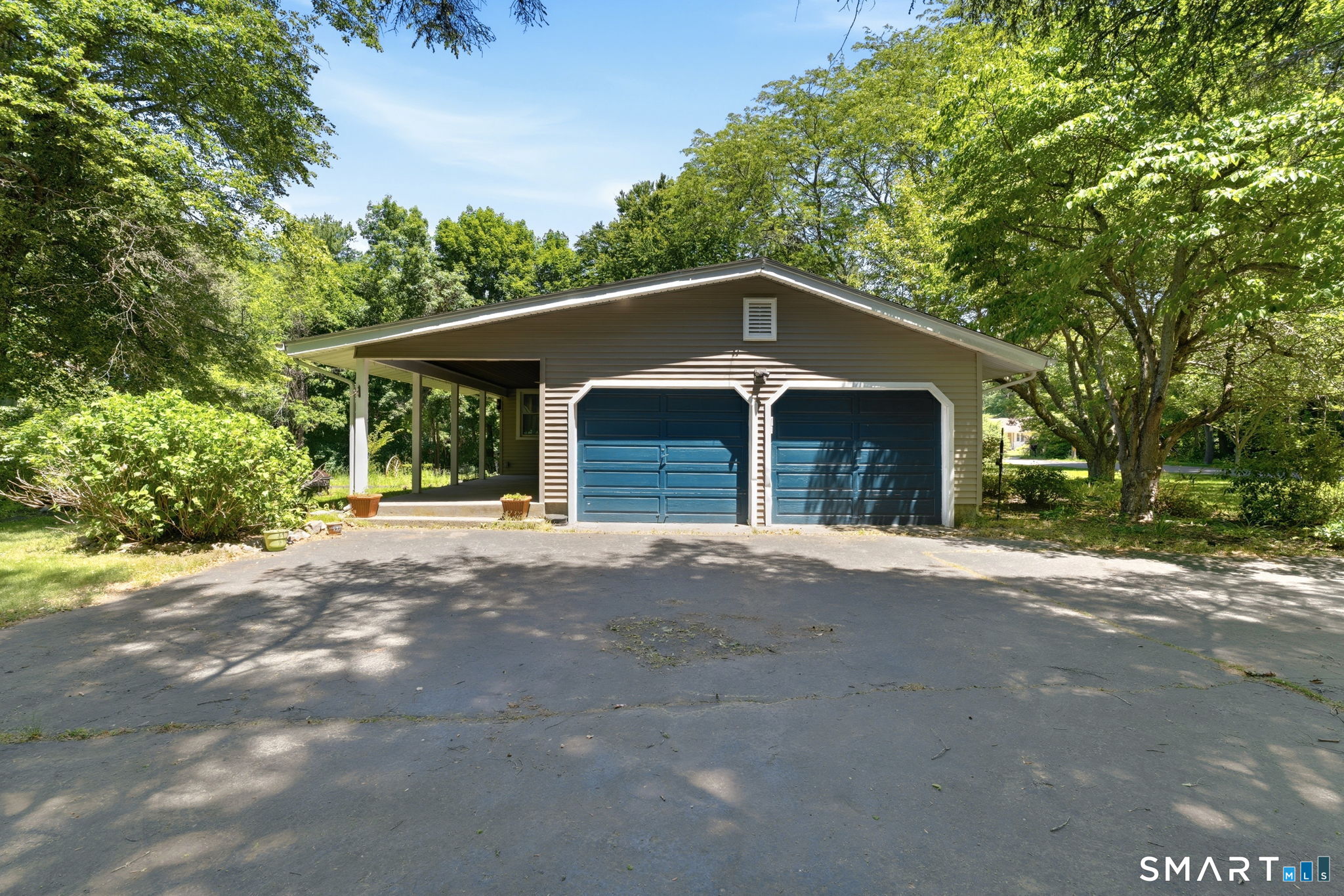 35 Woodridge Circle Ledyard CT 06335