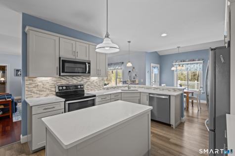 17 Blackwells Landing Brooklyn CT 06234