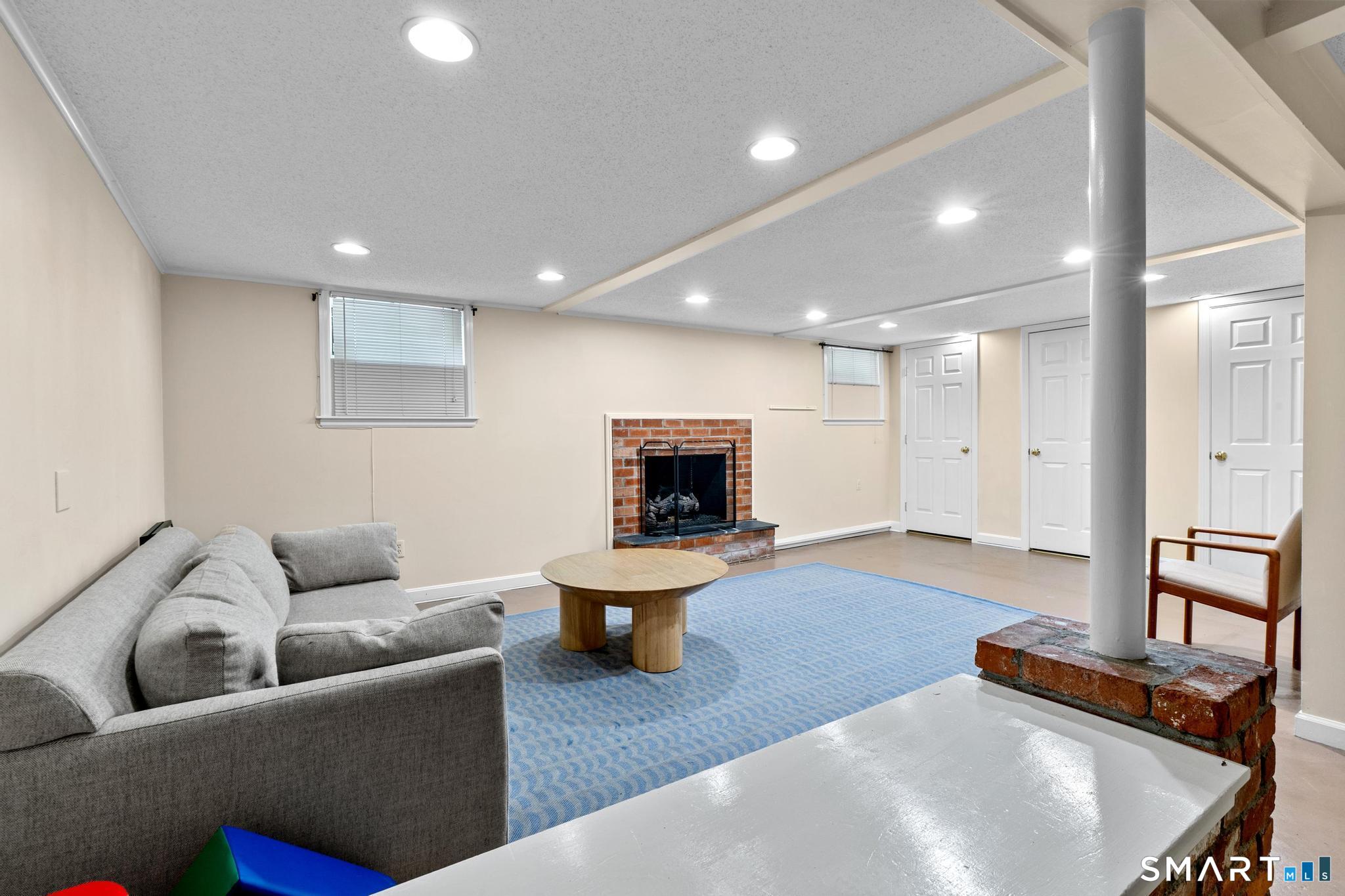 14 Richard Road Simsbury CT 06070