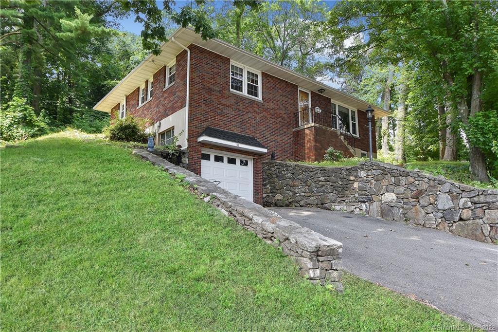 93 Robinwood Road Waterbury CT 06708